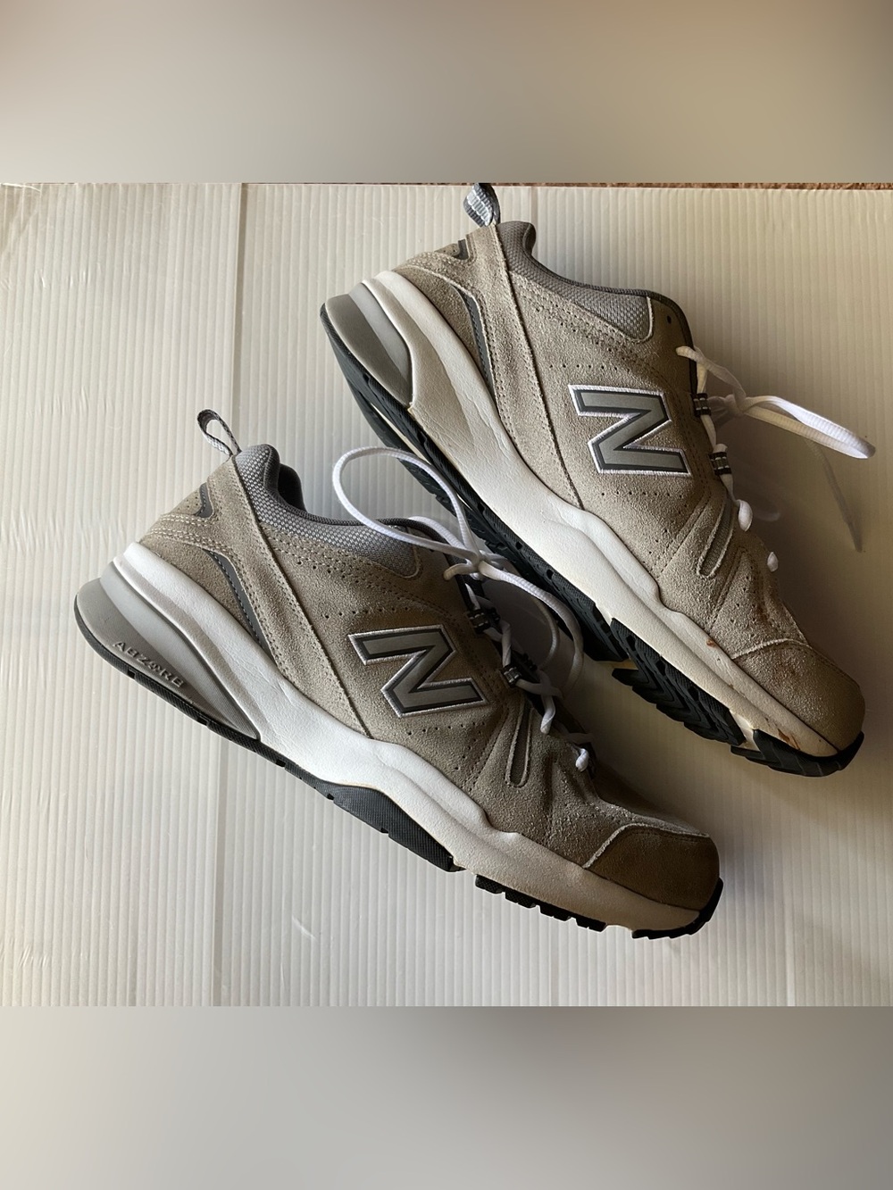 New Balance 608 Men’s Gray Suede and White Lace-Up Sneakers Sz 13